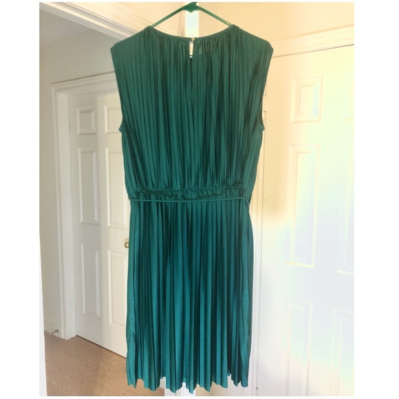 H&M Pleated Emerald Green Dress - Picture 4 of 11
